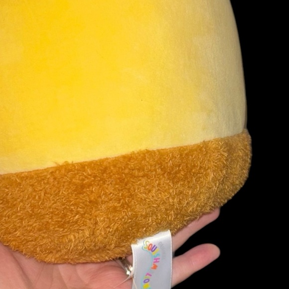 8-inch Niala the Strawberry Cheesecake Black Tag Select Series - Picture 5 of 9